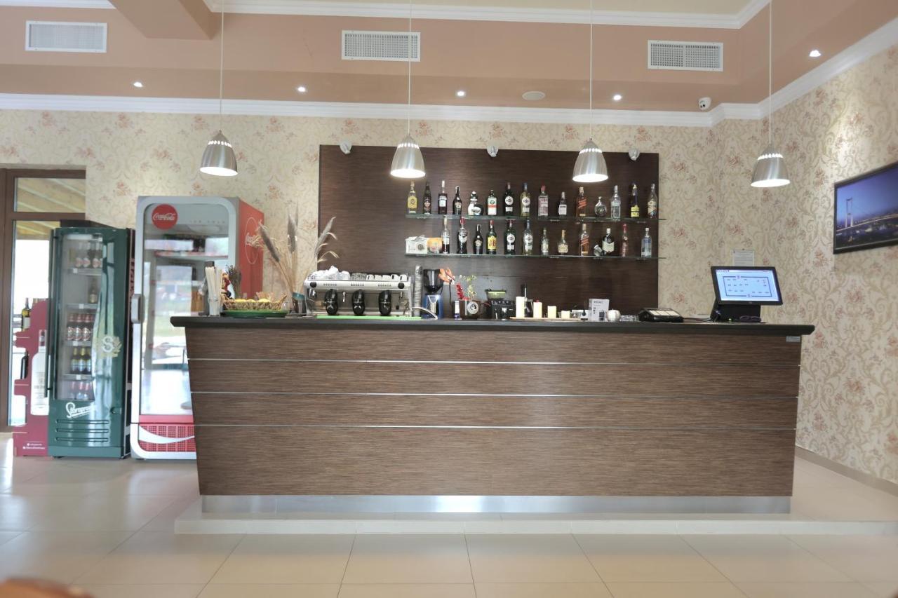 Pensiune Restaurant Liana Mehadija 外观 照片