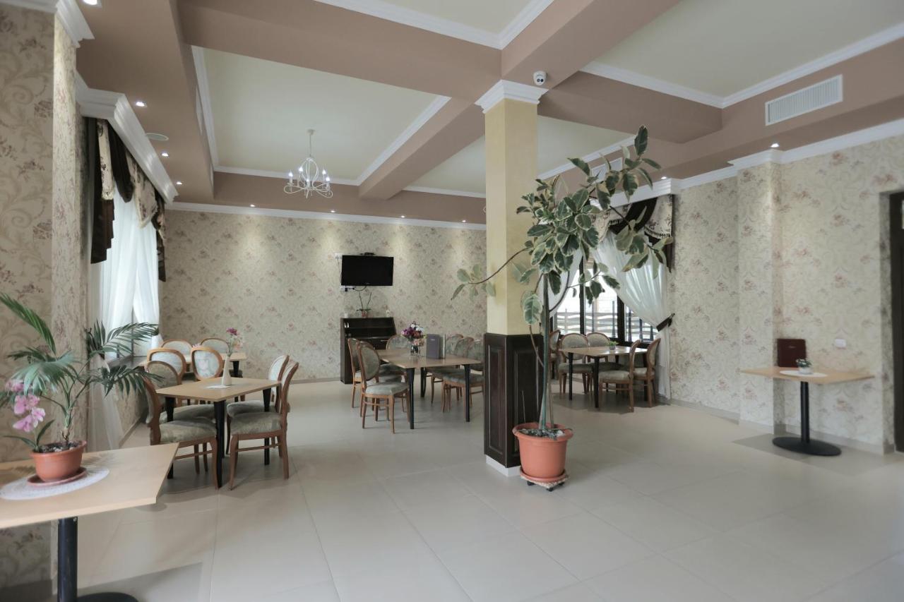 Pensiune Restaurant Liana Mehadija 外观 照片